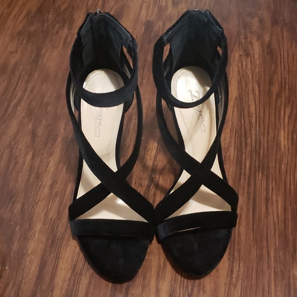 Imagine Vince Camuto Heels - Picture 2 of 4